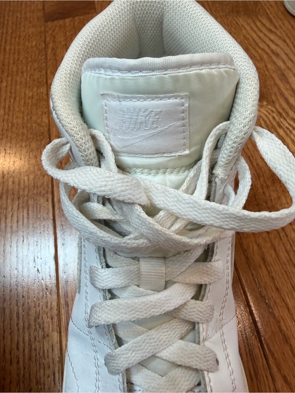 Nike Women’s Size 8 High-Top Sneakers in White - Picture 8 of 9